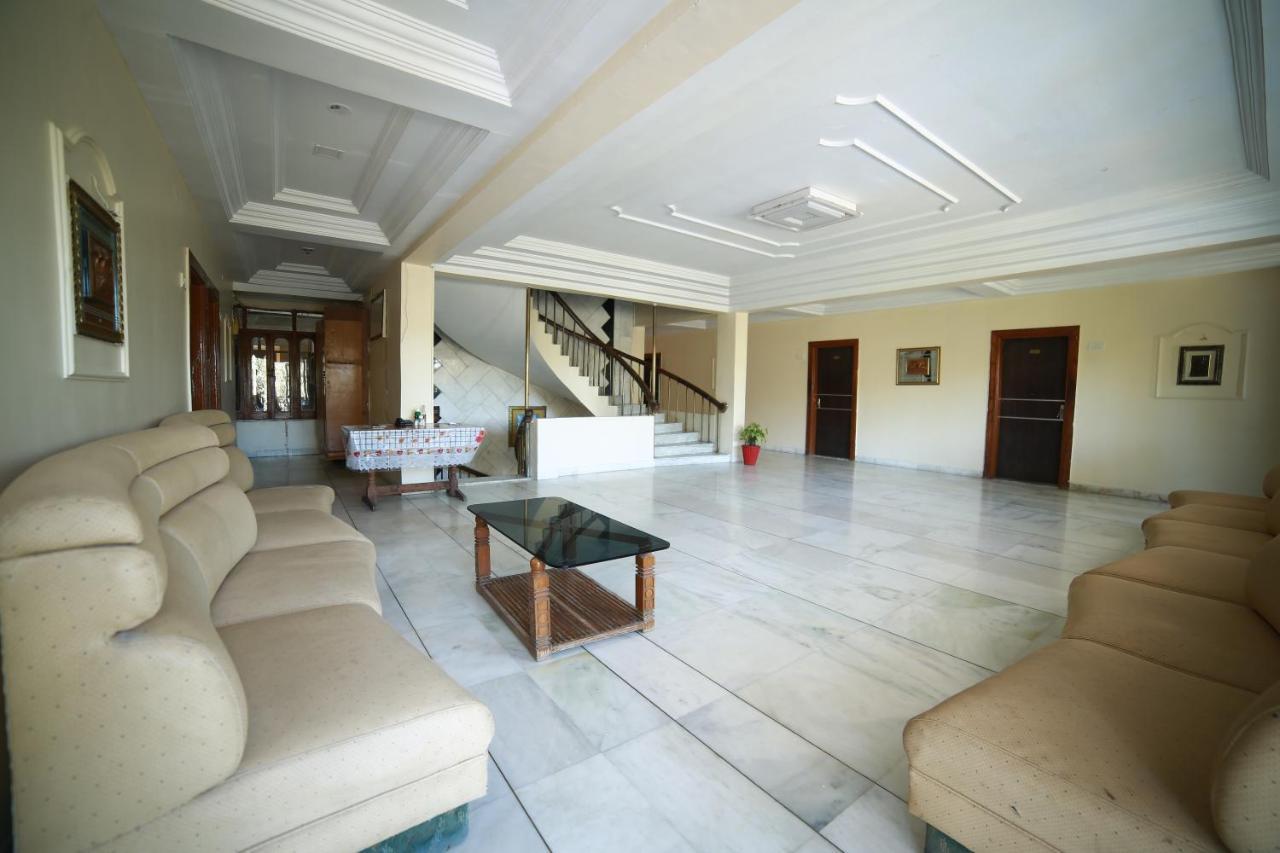 מאונט אבו Hotel Sheratone מראה חיצוני תמונה