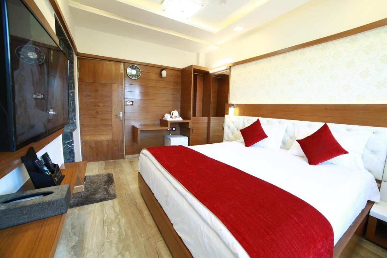 מאונט אבו Hotel Sheratone מראה חיצוני תמונה