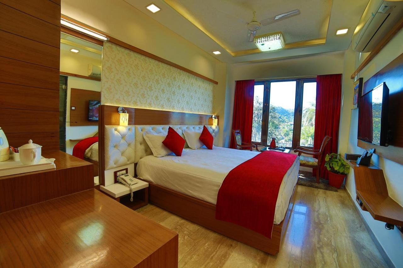 מאונט אבו Hotel Sheratone מראה חיצוני תמונה