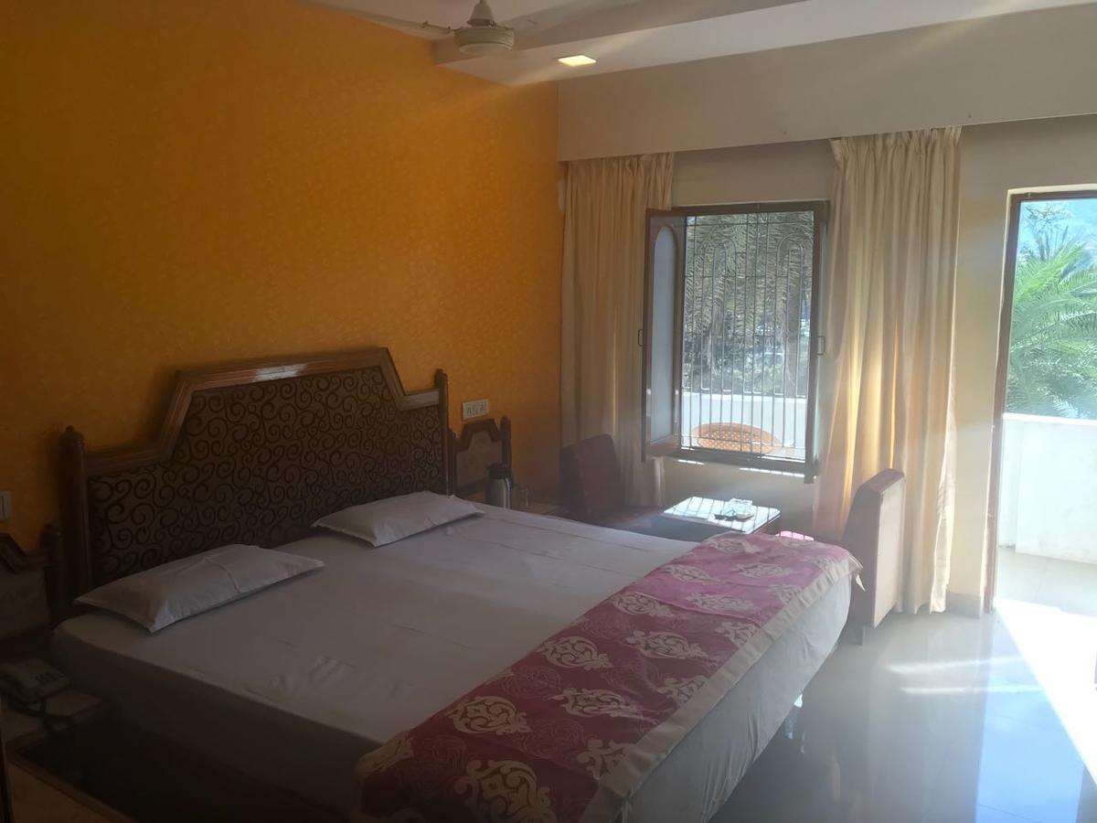 מאונט אבו Hotel Sheratone מראה חיצוני תמונה