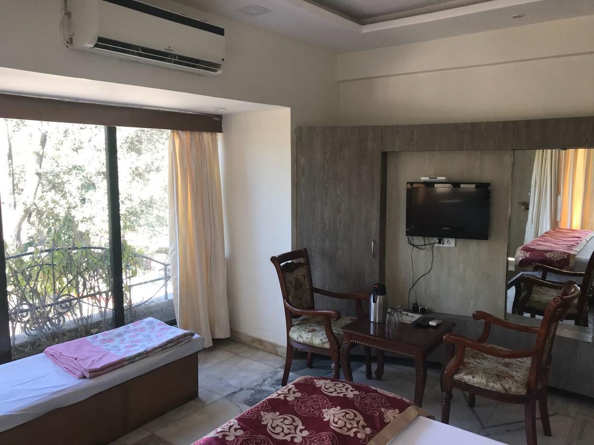 מאונט אבו Hotel Sheratone מראה חיצוני תמונה