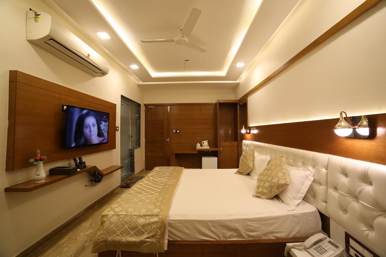 מאונט אבו Hotel Sheratone מראה חיצוני תמונה