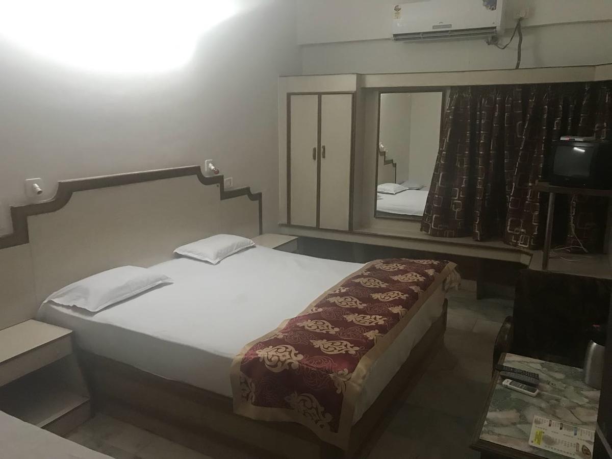 מאונט אבו Hotel Sheratone מראה חיצוני תמונה